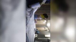 川导莞式双飞约了两个大姐一起玩，换上连体网袜情趣装口交骑乘后入，两个换着搞非常刺激