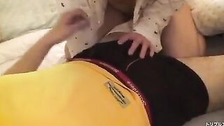 【乱伦; 母子】妈妈哥哥妹妹冬天睡一张床上！乘妹妹睡觉了，悄悄的干了年轻漂亮的妈妈...