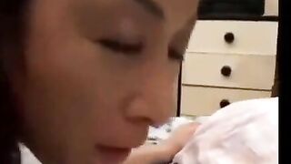 【乱伦】 妈妈要和爸爸操逼，没想到爸爸拒绝了，那只能去找儿子啦时长20分钟