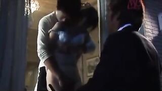 【乱伦】隔着窗户在丈夫面前被侵犯的兄嫂