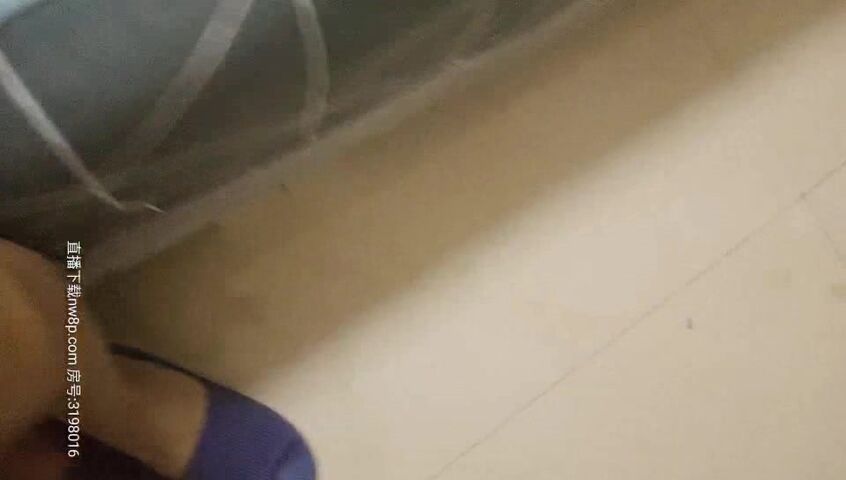 饑渴騷少婦私密保健按摩 被男技師摳逼 電動玩具伺候的主動裹屌求操