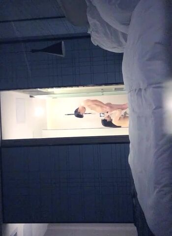 火爆探花大神〖91沈先生〗凌晨约炮漂亮兼职妹鸳鸯浴操炮 干完给按摩