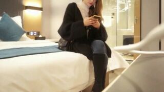 玩女人不惜花高价2千多元约个御姐型高挑性感美女一起洗个鸳鸯浴然后激情大战干一炮休息下又来一次