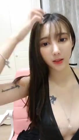 高颜值妹子粉嫩逼逼跳蛋震动高潮出水呻吟娇喘